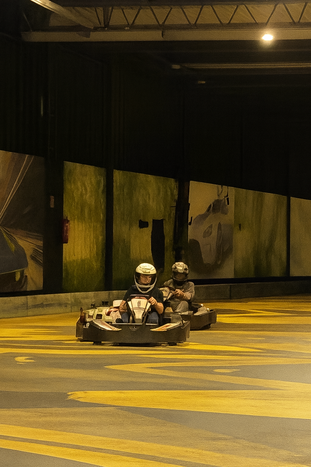 Kartfahren in der Halle